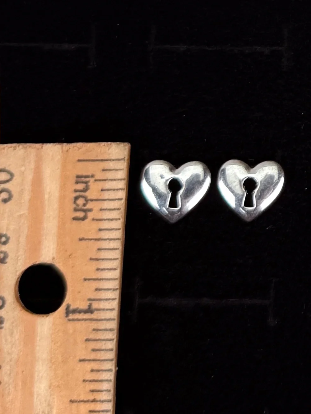 Beautiful vintage, Silvertone heart keyhole pierced earrings